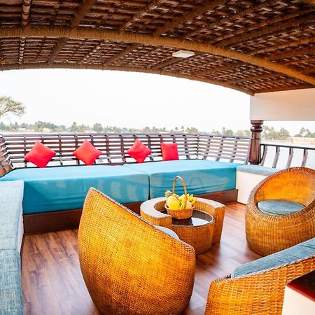 فندق Why Not Houseboat Alappuzha المظهر الخارجي الصورة