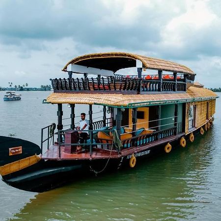 فندق Why Not Houseboat Alappuzha المظهر الخارجي الصورة