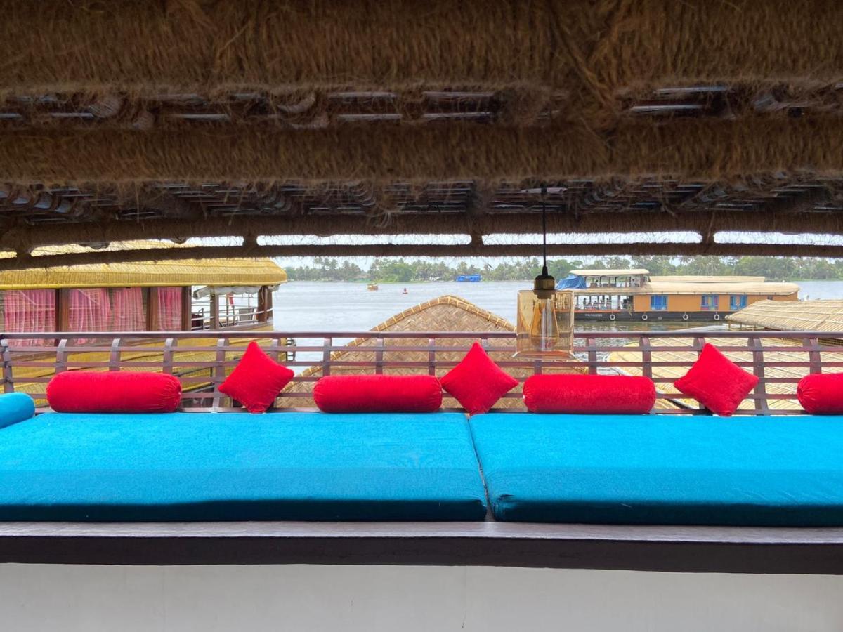 فندق Why Not Houseboat Alappuzha المظهر الخارجي الصورة