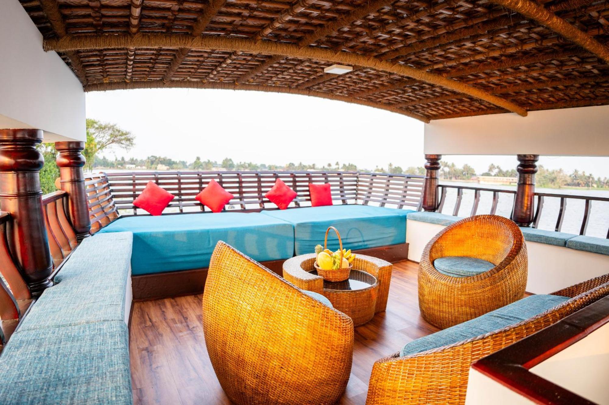 فندق Why Not Houseboat Alappuzha المظهر الخارجي الصورة