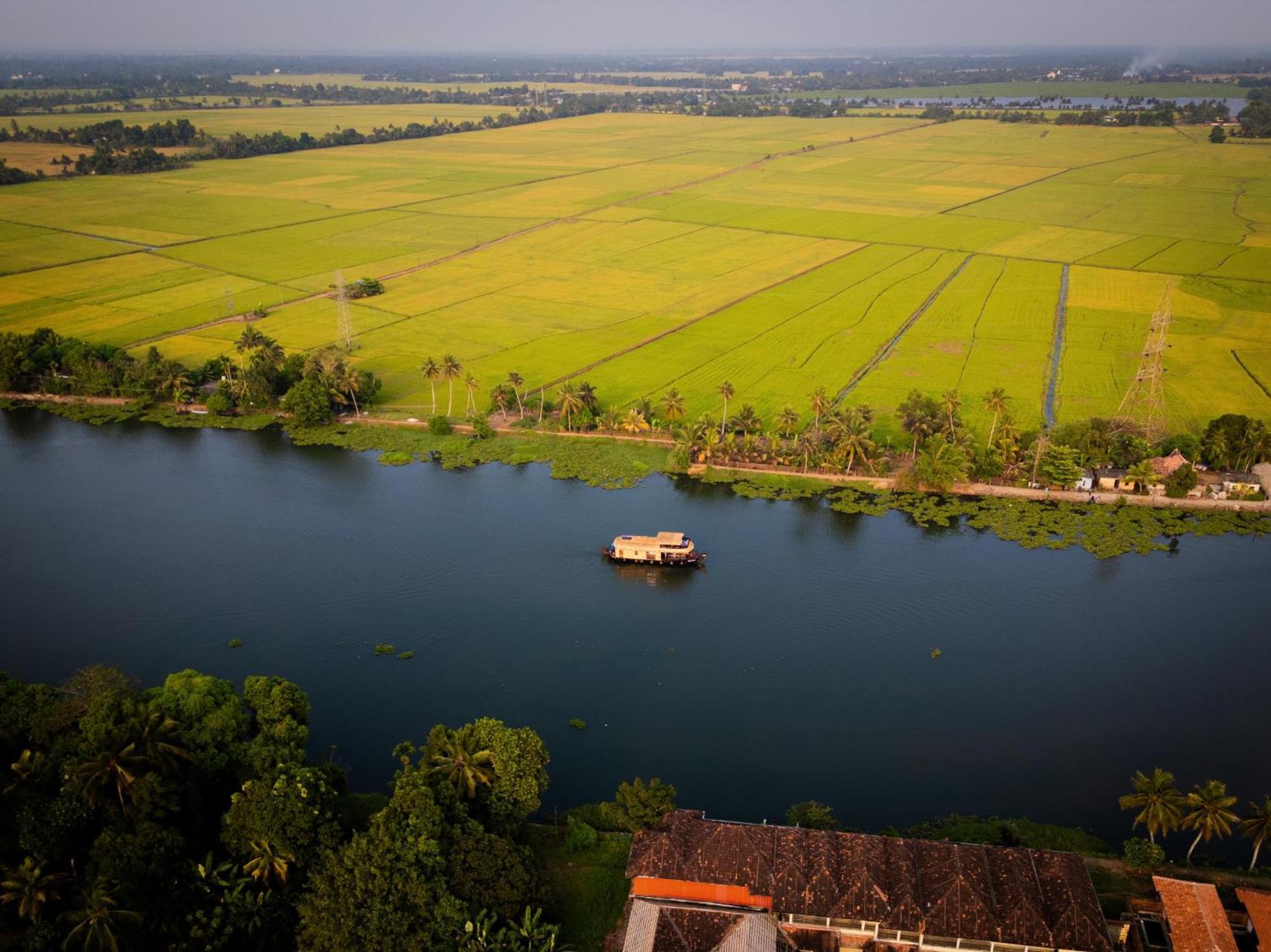 فندق Why Not Houseboat Alappuzha المظهر الخارجي الصورة