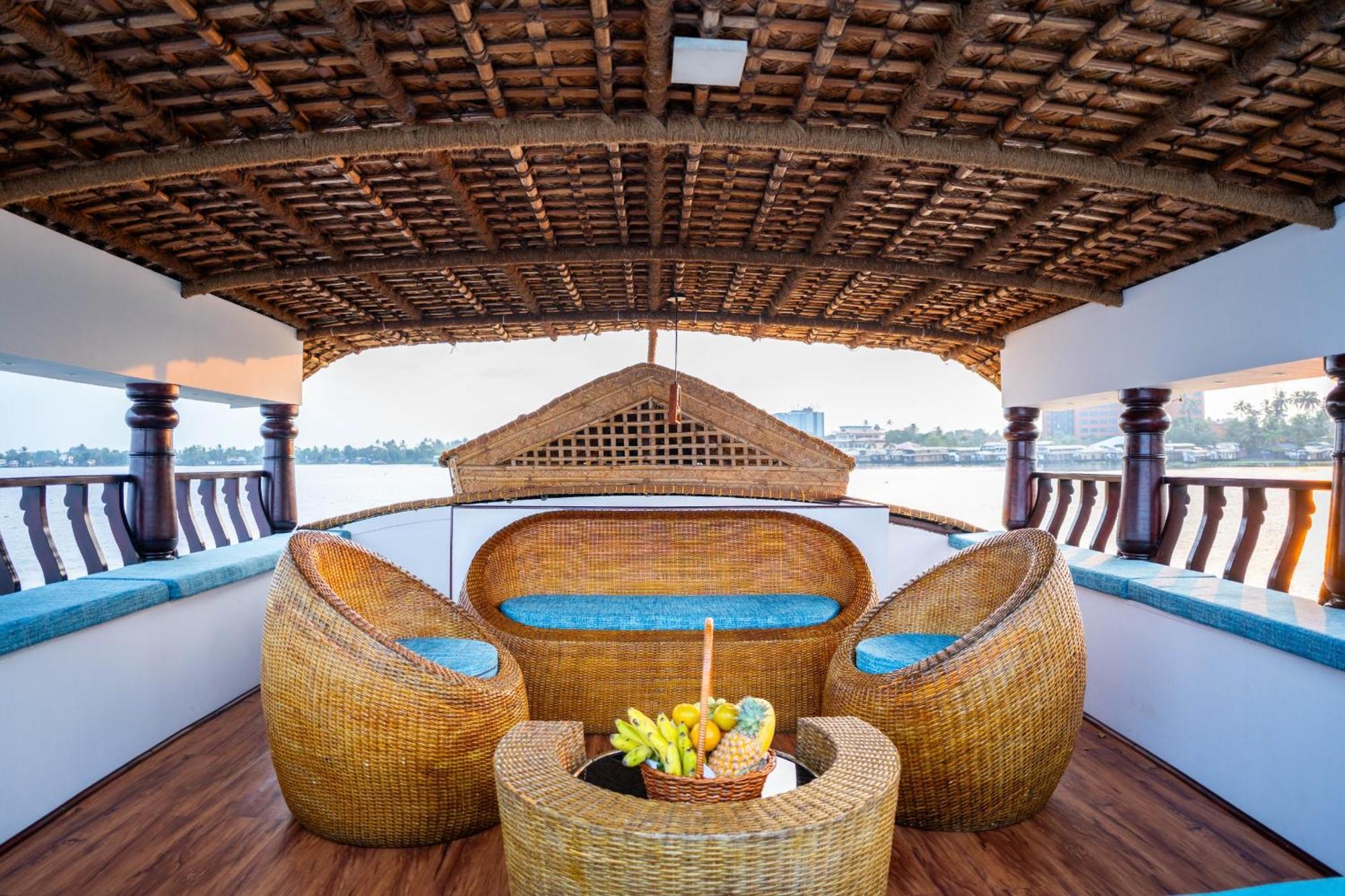 فندق Why Not Houseboat Alappuzha المظهر الخارجي الصورة