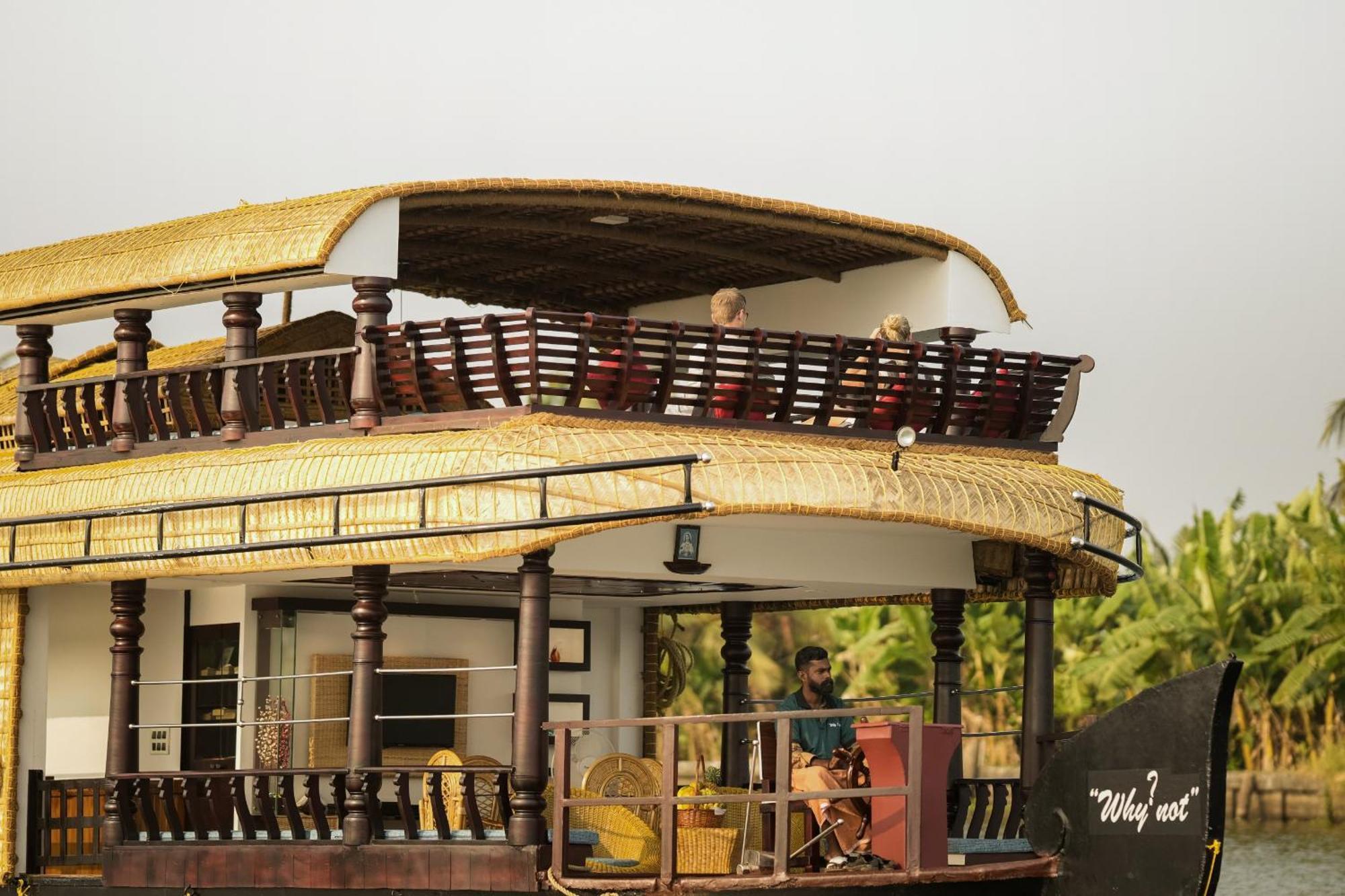 فندق Why Not Houseboat Alappuzha المظهر الخارجي الصورة