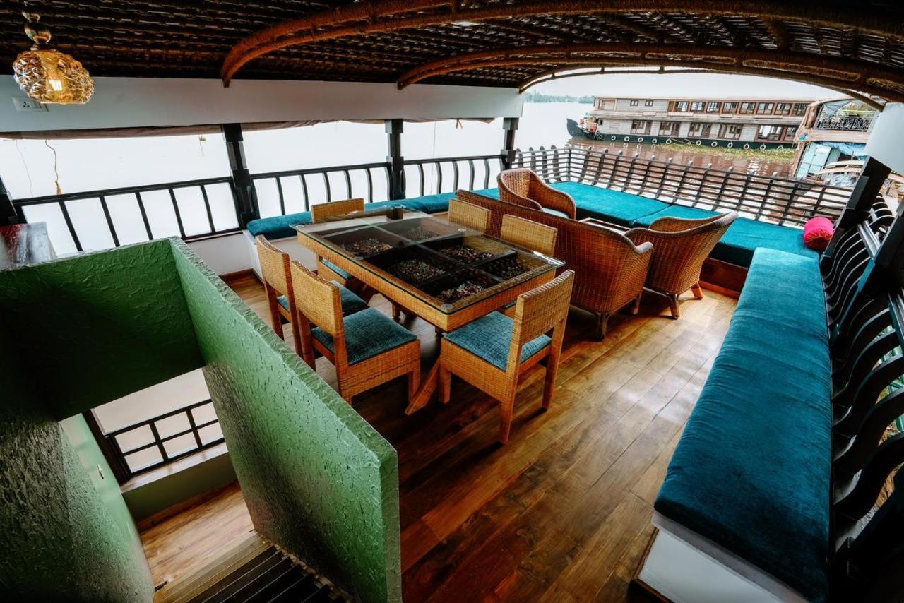 فندق Why Not Houseboat Alappuzha المظهر الخارجي الصورة