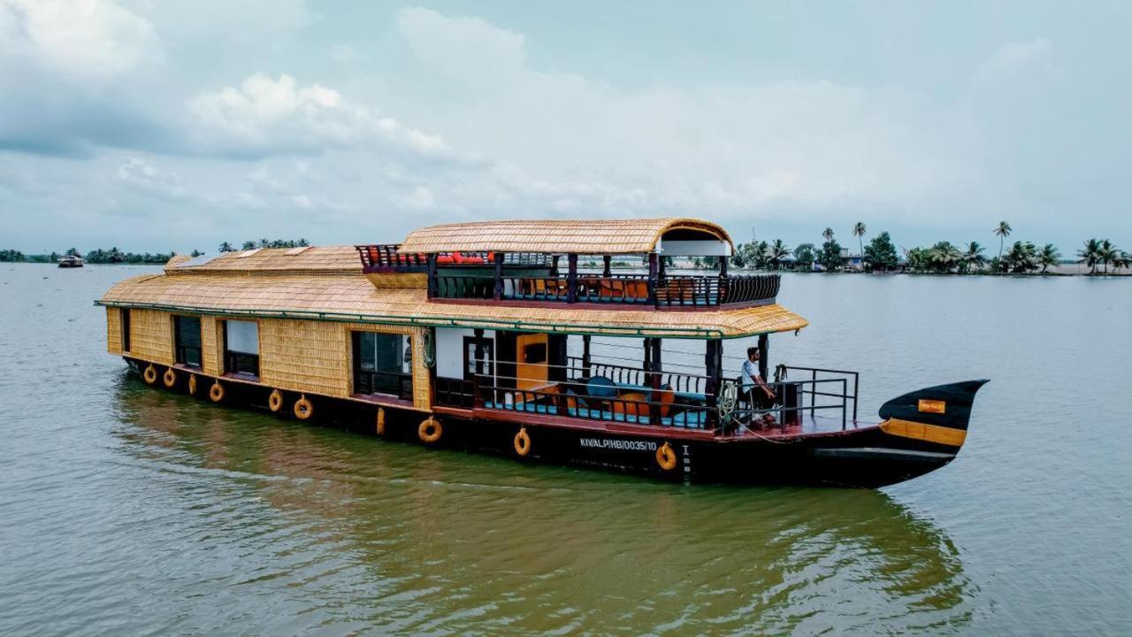 فندق Why Not Houseboat Alappuzha المظهر الخارجي الصورة