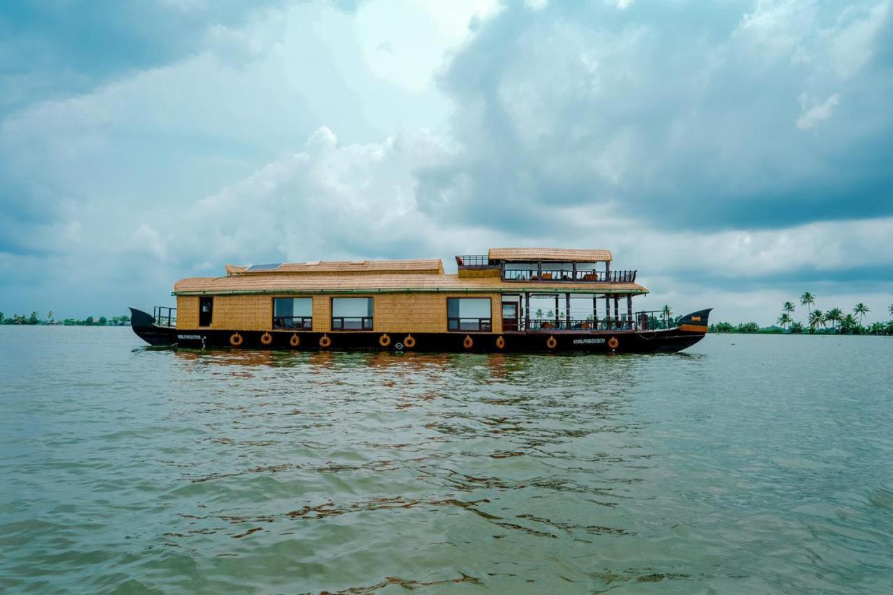 فندق Why Not Houseboat Alappuzha المظهر الخارجي الصورة