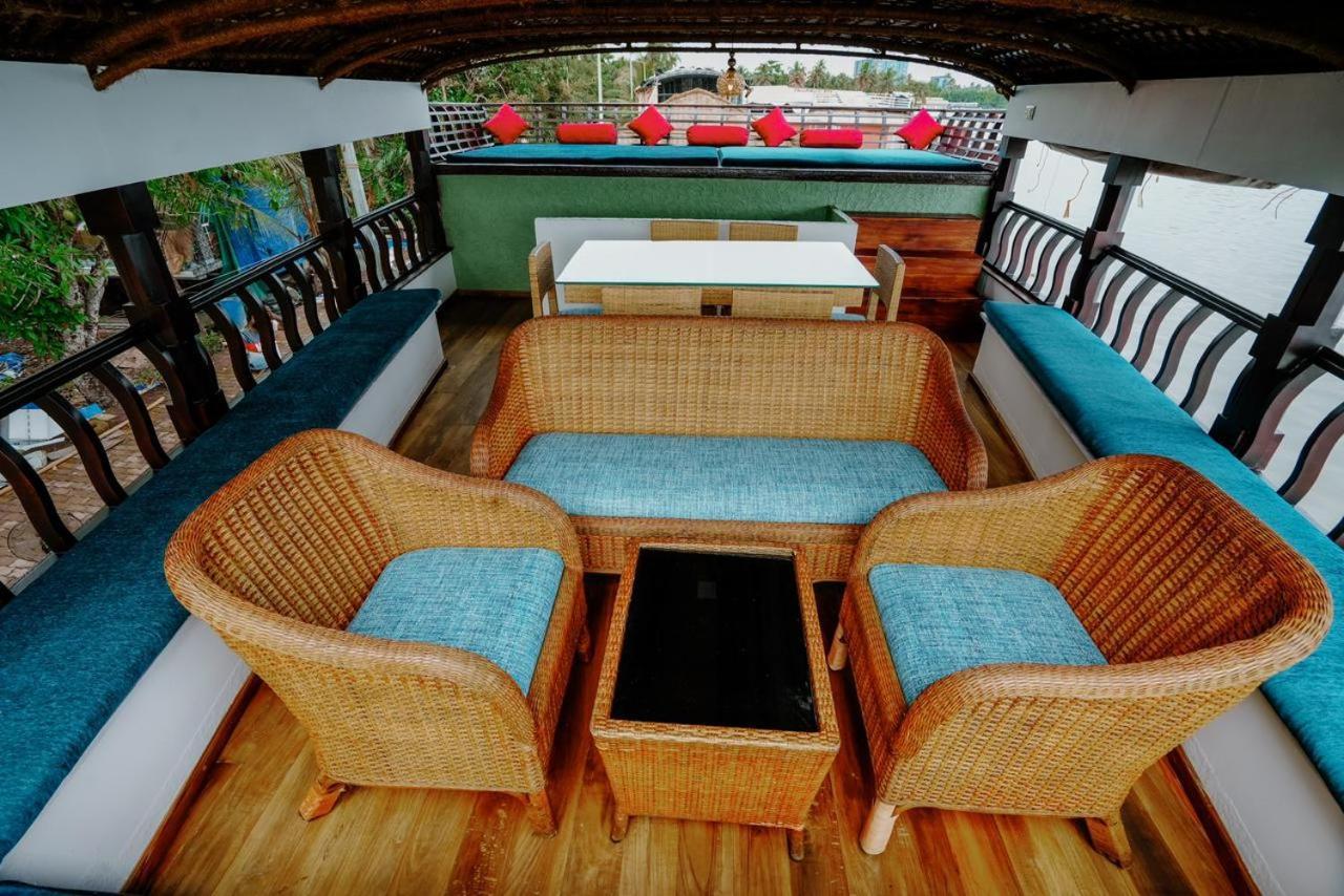 فندق Why Not Houseboat Alappuzha المظهر الخارجي الصورة