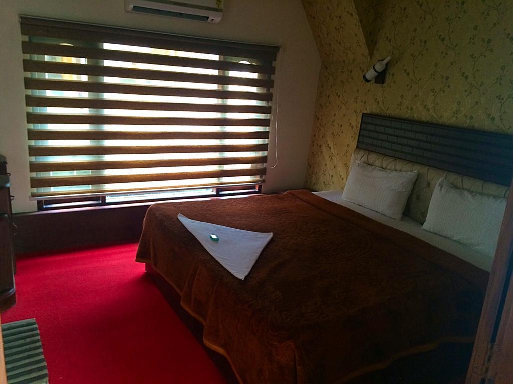 فندق Why Not Houseboat Alappuzha المظهر الخارجي الصورة
