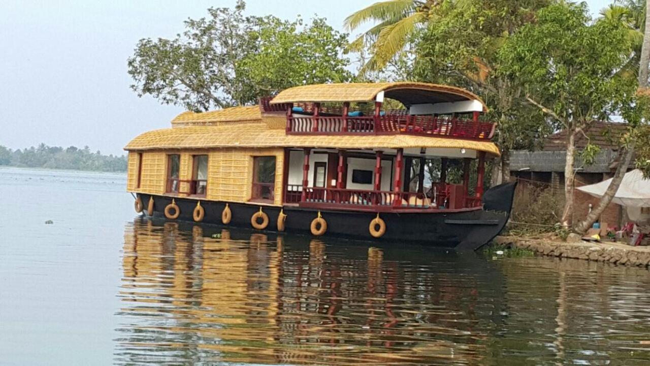 فندق Why Not Houseboat Alappuzha المظهر الخارجي الصورة